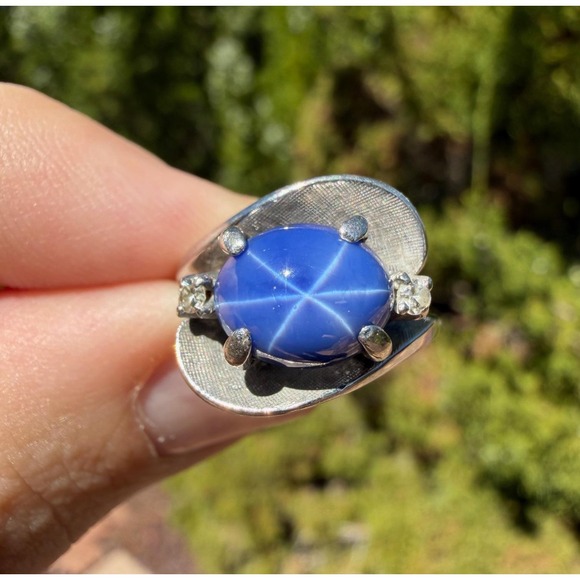 The Unbranded Brand Jewelry - Vintage 14k Solid White Gold Blue Star Sapphire & Diamond Ring - Round
